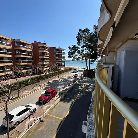 Estudio Renovado En Primera Linea De Mar